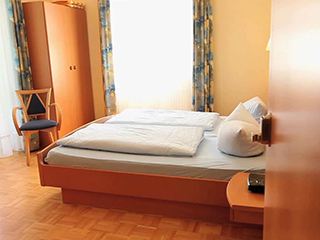 Landgasthof zur Post-Heiligenberg/Bodensee-Zimmer-02