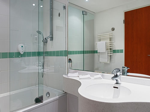 Helles Badezimmer