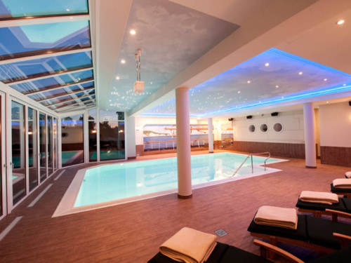 Wellnessbereich mit Halllenbad im Golfpark Hotel Strelasund