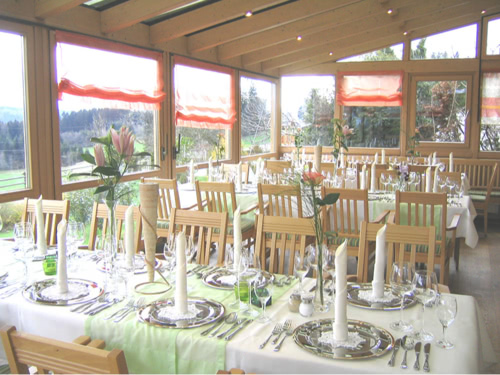 Wintergarten mit wunderschöner Aussicht im Landhotel Haflingerhof