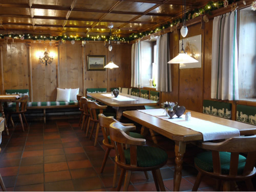 Gastronomie mit Herz in der urigen Gaststube im Landhotel Haflingerhof