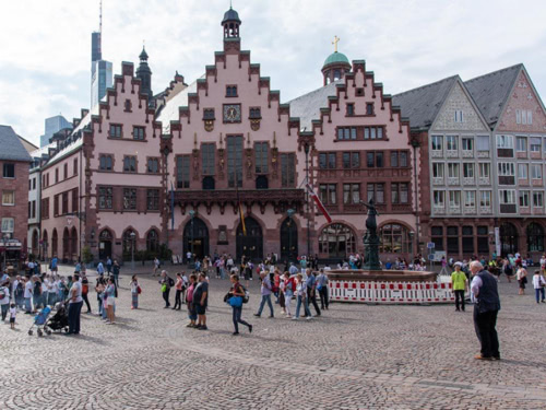 Marktplatz in Frankfurt bei Tag
