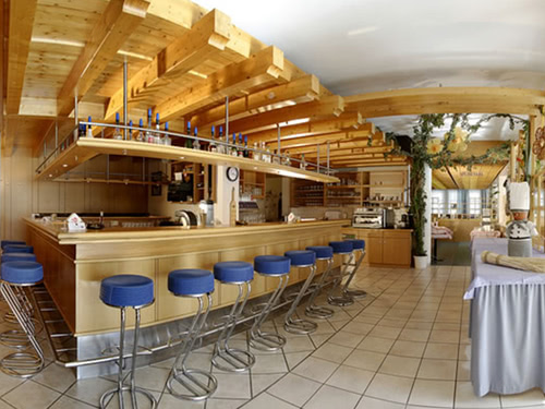 Hotelbar  mit Barhockern