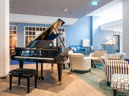 Lobbybereich mit Klavier