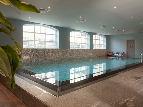 Wellnessbereich mit Pool