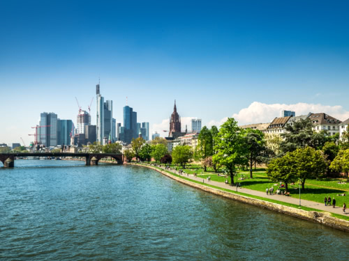 Mainufer bei Sonnenschein