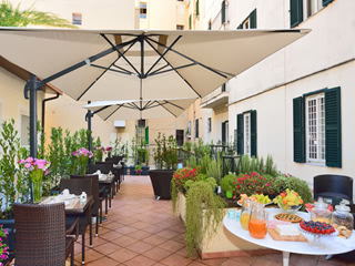 Hotel Apogia Lloyd -Rom/Italien-Terrasse