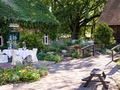 Backhaus im Garten